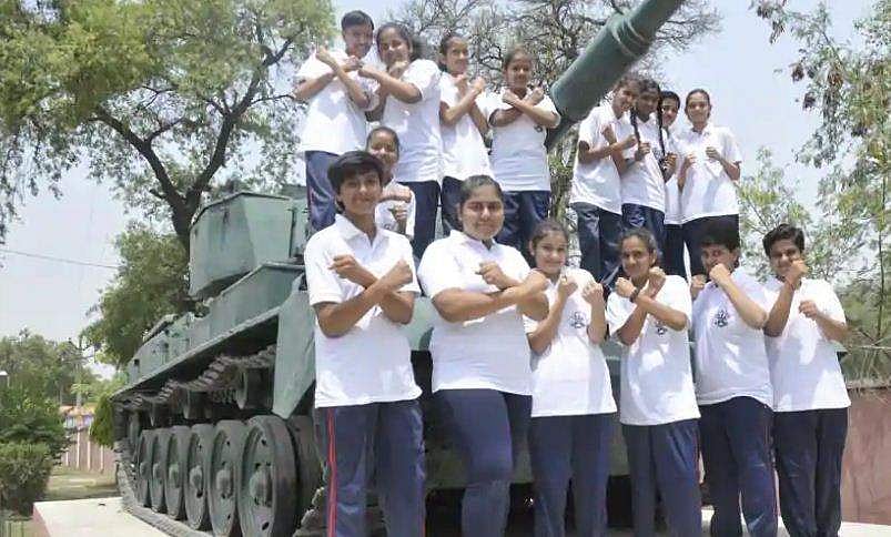 സൈനിക സ്‌കൂളുകളില്‍ ഇനി പെണ്‍കുട്ടികള്‍ക്കും പഠിക്കാം; ഉത്തരവുമായി പ്രതിരോധ മന്ത്രാലയം