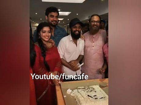 സര്‍പ്രൈസ്ഡ് ആയ പോലെ അഭിനയിക്ക് ബ്രോ: ടൊവിനോ ബാലുവിന് നല്‍കിയ സര്‍പ്രൈസ്, വീഡിയോ കാണാം