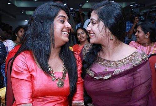 ഫേസ്ബുക്കില്‍ ഫോട്ടോ മാറ്റി: അനു സിത്താരക്ക് വരത്തന്‍ കമന്റ്, അതേ നാണയത്തില്‍ തിരിച്ചടിച്ച് നടിയുടെ മറുപടി
