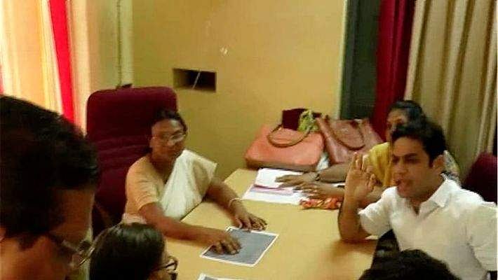 ഒന്‍പത് കുടുംബങ്ങള്‍ ഇപ്പോഴും ക്യാമ്പില്‍, എന്നിട്ടും വീടുകള്‍ തകര്‍ന്നിട്ടില്ലെന്ന് സെക്രട്ടറിയുടെ റിപ്പോര്‍ട്ട്‌