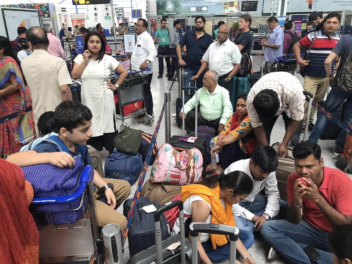 കമ്പ്യൂട്ടർ സംവിധാനം പണിമുടക്കി; ഇൻഡി​ഗോ യാത്രക്കാർ വിമാനത്താവളങ്ങളിൽ കുടുങ്ങി