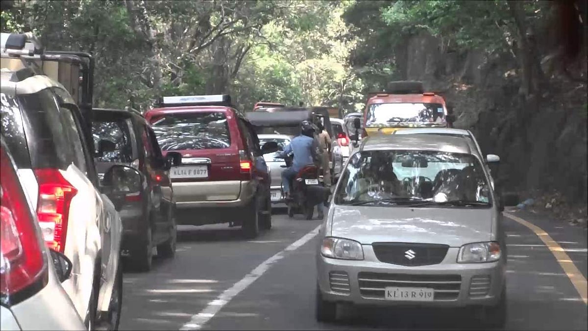 വയനാട് ചുരത്തില്‍ കെഎസ്ആര്‍ടിസിയും ലോറിയും കൂട്ടിയിടിച്ച് അപകടം: ഗതാഗതം സ്തംഭിച്ചു