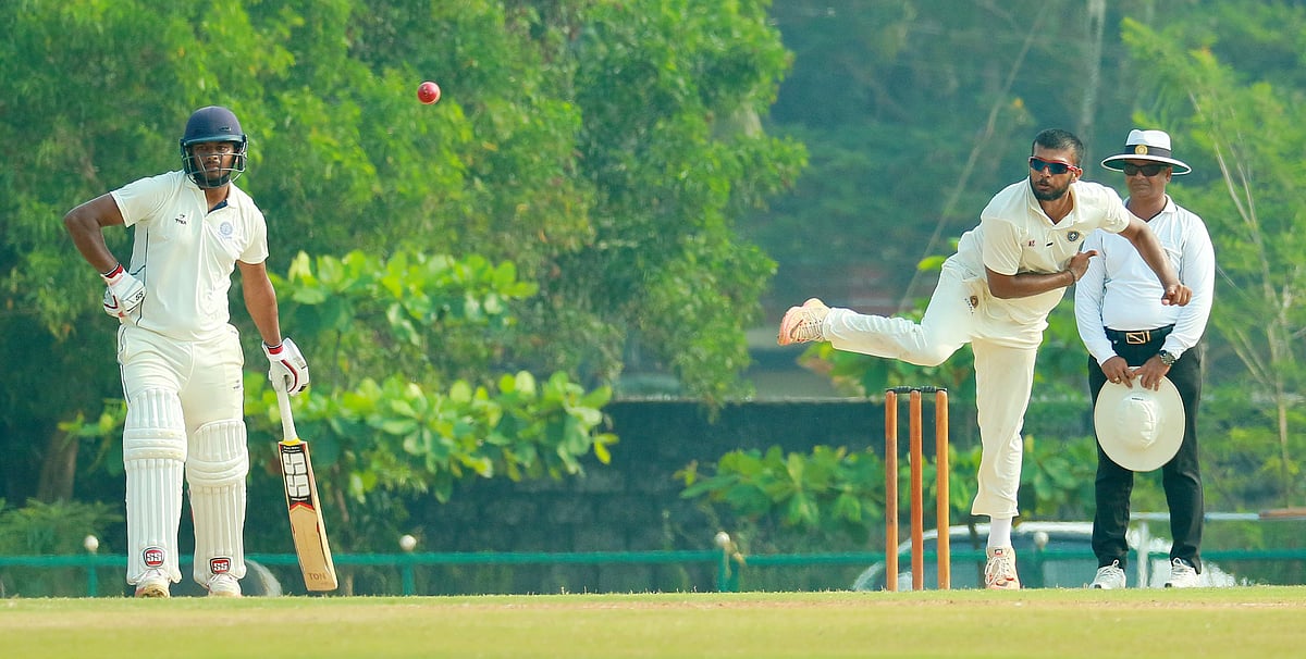 ജലജ് മാജിക്ക്; സെഞ്ച്വറിക്ക് പിന്നാലെ ഏഴ് വിക്കറ്റുകള്‍; കേരളം വിജയത്തിലേക്ക്