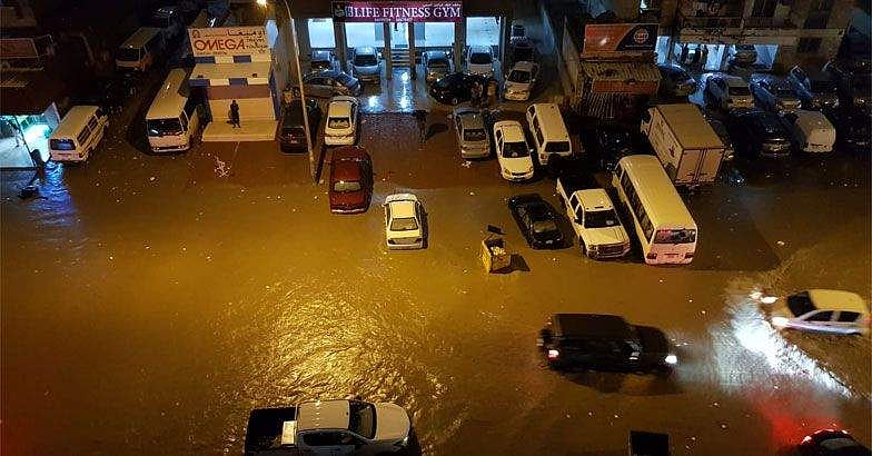കനത്ത മഴ, വെള്ളപ്പൊക്കം: കുവൈറ്റ് വിമാനത്താവളം അടച്ചു, വിമാനങ്ങള്‍ വഴിതിരിച്ചുവിട്ടു ; ഇന്നും പൊതു അവധി