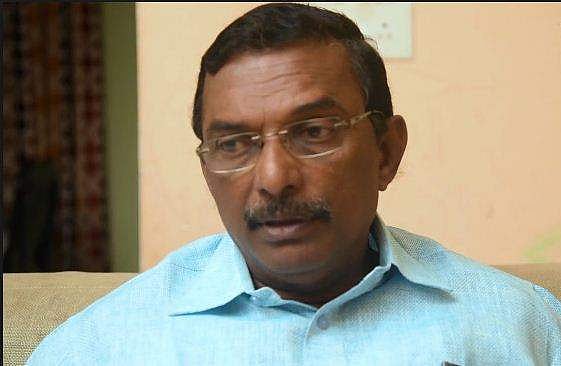 'പഴുത്തിലയാക്കി വീഴ്ത്താന്‍ ചിലര്‍ ശ്രമിച്ചു' ; ആരാണെന്ന് ഇപ്പോള്‍ വെളിപ്പെടുത്തുന്നില്ലെന്ന് എ പദ്മകുമാര്‍