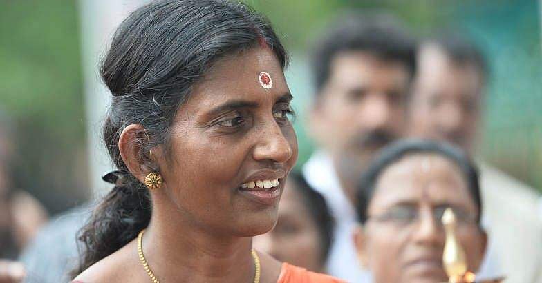 കെപി ശശികലയെ പൊലീസ് അറസ്റ്റ് ചെയ്തു: അറസ്റ്റ് രാവിലെ മലകയറാമെന്ന നിര്‍ദേശം അംഗീകരിക്കാത്തതിനെ തുടര്‍ന്ന് 