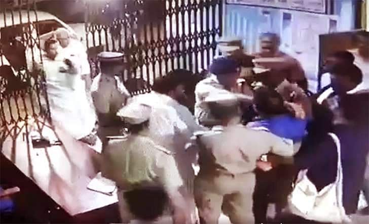 ഇരുമുടിക്കെട്ട് നിലത്തിട്ട് കെ സുരേന്ദ്രന്‍; വീഡിയോ സോഷ്യല്‍  മീഡിയയില്‍ വൈറല്‍