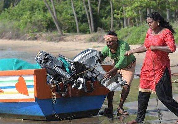 'മീന്‍ പിടിക്കാന്‍ ജിപിഎസ് എന്തിനാ? കടലമ്മ ചതിക്കില്ല' ; രാജ്യത്തെ ആദ്യ വനിതാ മത്സ്യബന്ധനത്തൊഴിലാളി ഇതാ ചാവക്കാടുണ്ട്