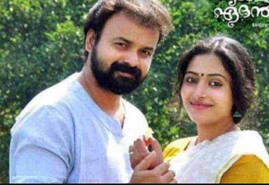 'ചിലരുടെ കമന്റ് കാണുമ്പോള്‍ മറുപടി പറഞ്ഞു പോകും, ചാക്കോച്ചന്‍ എന്റെ ഭാഗ്യനായകന്‍'; അനുസിതാര
