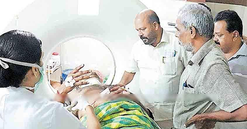 മന്ത്രി സുനില്‍ കുമാര്‍ വീണ്ടും രക്ഷകന്‍; അപകടങ്ങളില്‍ പരുക്കേറ്റവരെ ആശുപത്രിയിലെത്തിക്കുന്നത് ഇത് ആറാം തവണ