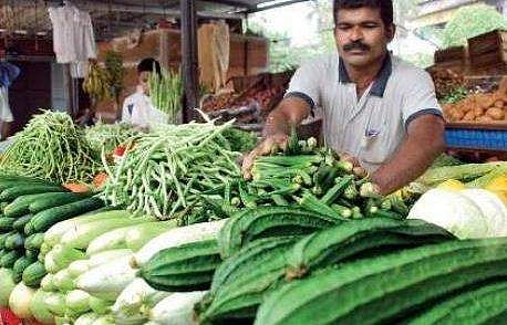 പച്ചക്കറി വില കുതിച്ചുയരുന്നു; മുരിങ്ങക്കായ കിലോ 140 രൂപ, ചെറിയുള്ളിയും   60 കടന്നു