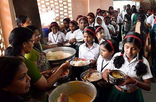 സ്‌കൂളുകളില്‍ പാചകപുരകള്‍ വേണ്ട, ഒരു മേഖലയിലെ മുഴുവന്‍ സ്‌കൂളുകള്‍ക്കും ഒരിടത്ത് ഭക്ഷണം