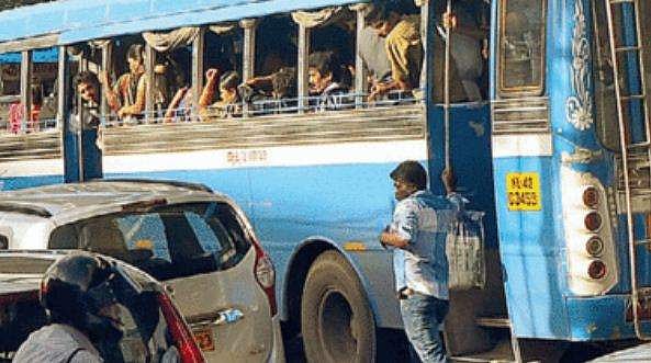 ഡ്രൈവര്‍ വണ്ടിയോടിച്ച് 'പഠിക്കട്ടെ'യെന്ന് മോട്ടോര്‍വാഹന വകുപ്പ്; കളക്ടര്‍ക്ക് മുന്നിലൂടെ അമിത വേഗതയില്‍ ചീറിപ്പാഞ്ഞ സ്വകാര്യ ബസ് കസ്റ്റഡിയില്‍