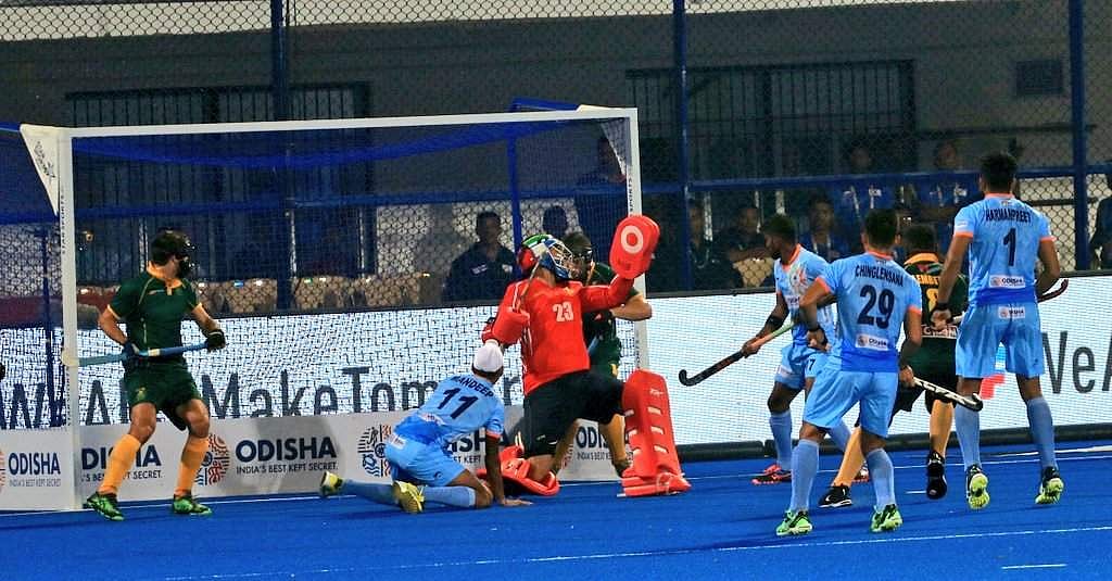 അഞ്ചടിച്ച് ഇന്ത്യ തുടങ്ങി; മറുപടിയില്ലാതെ ദക്ഷിണാഫ്രിക്ക; ഉജ്ജ്വല വിജയം