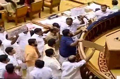 ശബരിമല വിഷയത്തില്‍ രണ്ടാം ദിവസവും പ്രതിപക്ഷ ബഹളം ; സഭ ഇന്നത്തേക്ക് പിരിഞ്ഞു