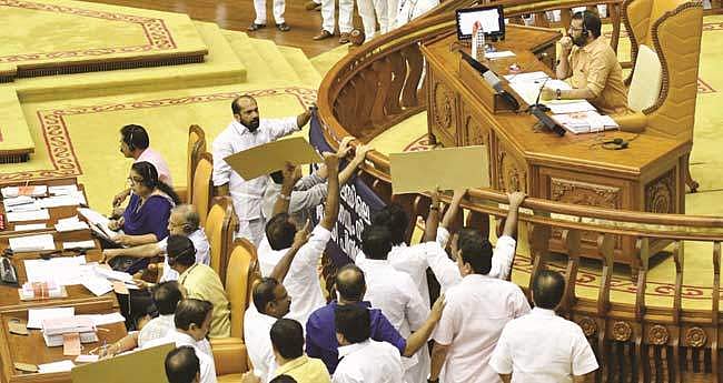 നിയമസഭയില്‍ ഇന്നും പ്രതിപക്ഷ ബഹളം ; മര്യാദയുടെയും മാന്യതയുടെയും പരിധി ലംഘിക്കുന്നുവെന്ന് സ്പീക്കര്‍ ; മുന്‍വിധിയോടെ പെരുമാറുന്നുവെന്ന് പ്രതിപക്ഷം; സഭ ഇന്നത്തേക്ക് പിരിഞ്ഞു