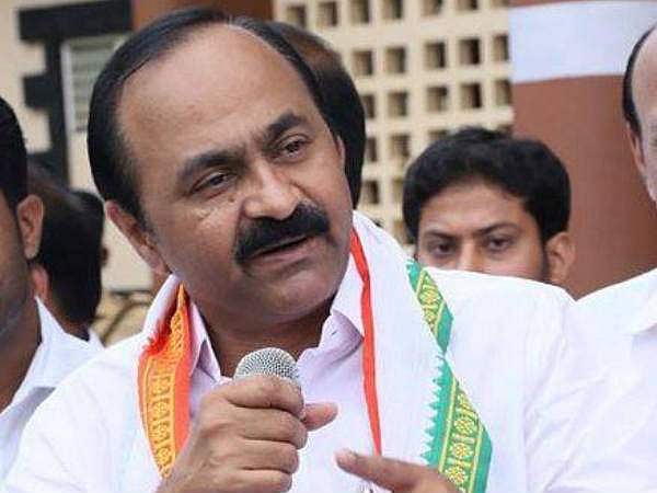 കേരളം അപരിഷ്കൃത സമൂഹത്തിലേക്ക് പിന്തിരിഞ്ഞ് നടക്കുന്നു ; ശബരിമലയിൽ കോൺ​ഗ്രസിന് ഉറച്ച നിലപാട് വേണമെന്ന് വി ഡി സതീശൻ