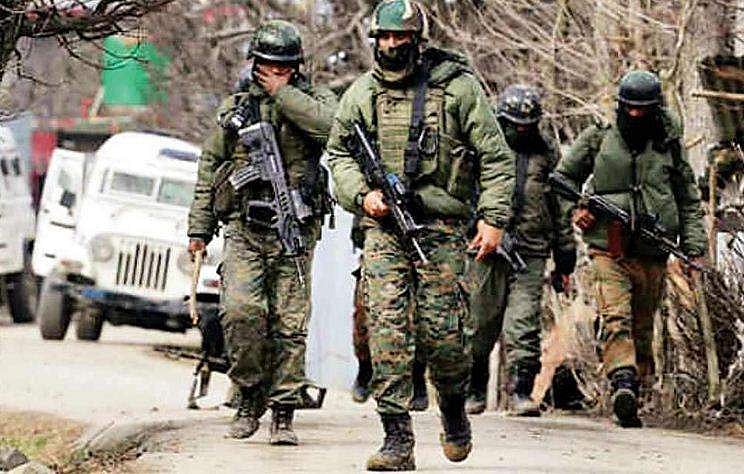 ജമ്മുകശ്മീരിലെ ഷോപിയാനില്‍ ഏറ്റുമുട്ടല്‍; ഹിസ്ബുളില്‍ ചേര്‍ന്ന സൈനികനുള്‍പ്പടെ രണ്ട് ഭീകരവാദികളെ സൈന്യം വധിച്ചു