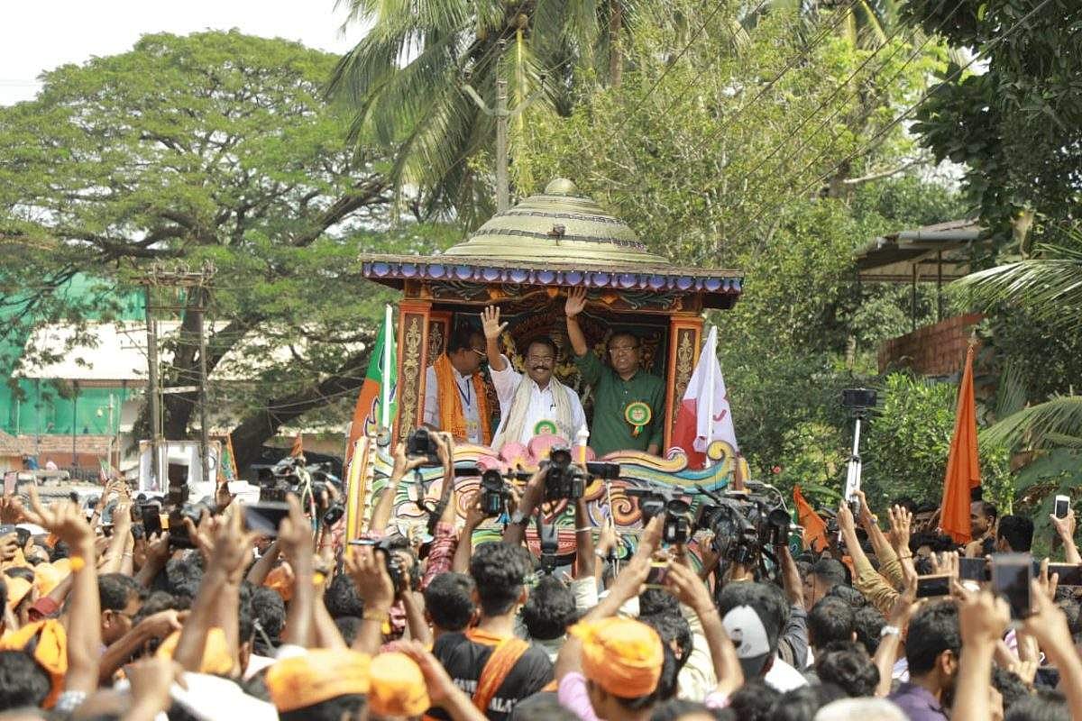 കണ്ണൂരില്‍ എന്‍ഡിഎ രഥയാത്രക്ക് നേരെ കല്ലേറെന്ന് ആരോപണം; നാളെ സംസ്ഥാനത്ത് പ്രതിഷേധ ദിനം