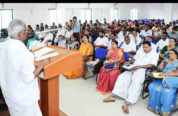 വനിതാ മതില്‍: കണ്ണൂരില്‍ അഞ്ചു ലക്ഷം പേര്‍ അണിനിരക്കും, തിരുവനന്തപുരത്ത് പങ്കാളികളാവുന്നത് മൂന്നു ലക്ഷം വനിതകള്‍