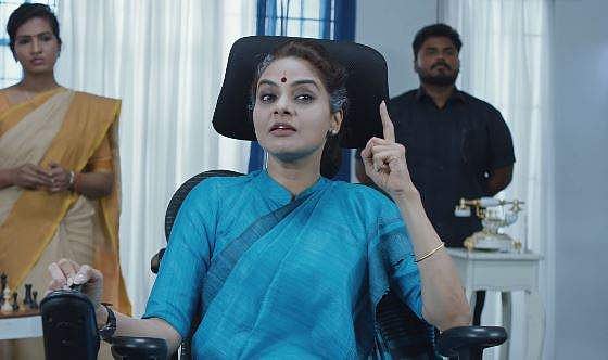 പ്രണയാതുരയായി മലഞ്ചെരിവുകളിലൂടെ ഓടിനടന്ന പെണ്കുട്ടിയല്ലിത്: മധുബാലയുടെ ഞെട്ടിപ്പിക്കുന്ന വേഷപ്പകര്ച്ച