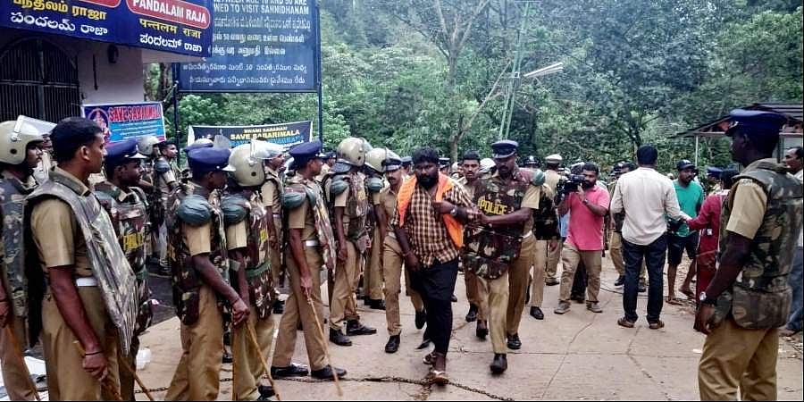 ശബരിമലയില്‍ നിരോധനാജ്ഞ വീണ്ടും നീട്ടി ; ഇത്തവണ നീട്ടിയത് മണ്ഡല പൂജ വരെ 