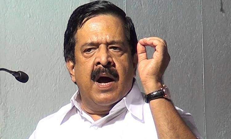 പതിനെട്ട് വയസ്സില്‍ താഴെയുളള പെണ്‍കുട്ടികളെ വനിതാമതിലില്‍ പങ്കെടുപ്പിക്കാന്‍ നീക്കം; സര്‍ക്കാരിനെതിരെ നിയമനടപടി സ്വീകരിക്കുമെന്ന് ചെന്നിത്തല 
