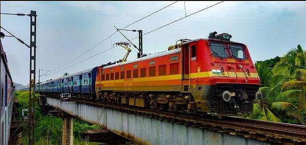 യാത്രാദുരിതത്തിന് ആശ്വാസം ; പാലരുവിക്ക് അങ്കമാലി അടക്കം നാലുസ്റ്റേഷനുകളില്‍  സ്റ്റോപ്പ്