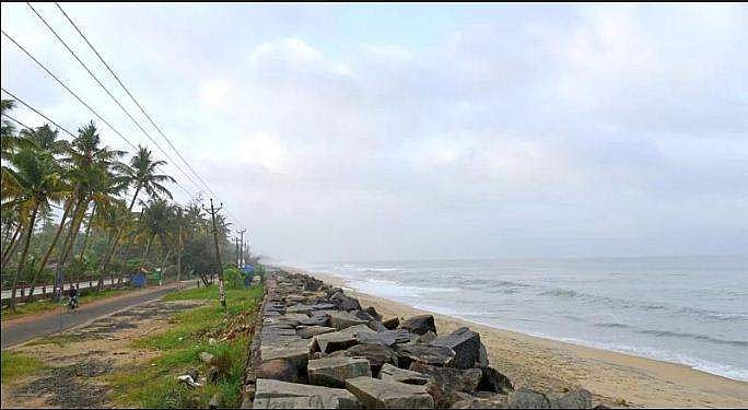ഇനി തീരത്തും വീടു പണിയാം ; തീരദേശ മേഖലാ നിയന്ത്രണച്ചട്ടങ്ങളില്‍ ഇളവ് വരുത്താന്‍ കേന്ദ്രസര്‍ക്കാര്‍ തീരുമാനം