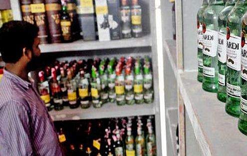സമയത്തിന് മുമ്പേ ജോലി നിര്‍ത്തി വീട്ടില്‍ പോയി; അസിസ്റ്റന്റ് മാനേജര്‍ ഉള്‍പ്പടെ എട്ട് ബെവ്‌കോ ജീവനക്കാര്‍ക്ക് സസ്‌പെന്‍ഷന്‍