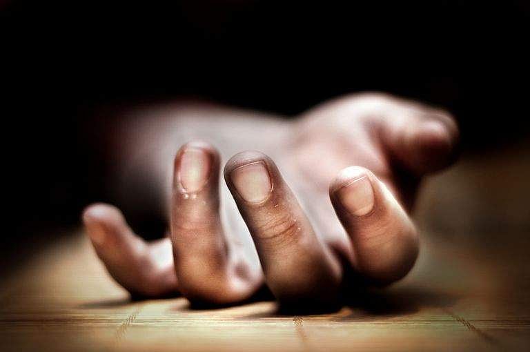 അമ്മയെ ഞാന്‍ സ്‌നേഹിക്കുന്നു; കൈവെള്ളയിലെഴുതി 12 കാരിയുടെ ആത്മഹത്യ; ഞെട്ടലില്‍ നിന്ന് മുക്തരാകാതെ സഹപാഠികള്‍
