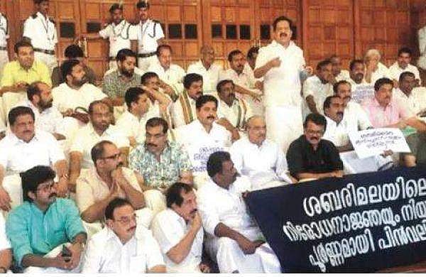 സഭാ കവാടത്തിലെ യുഡിഎഫ് എംഎല്‍എമാരുടെ സമരം തുടരാന്‍ തീരുമാനം