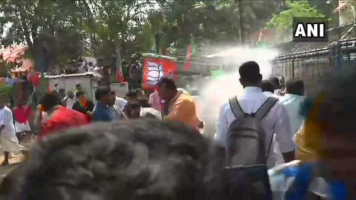 യുവമോർച്ചയുടെ ക്ലിഫ് ഹൗസ് മാർച്ചിൽ സംഘർഷം ; പൊലീസ് ജലപീരങ്കിയും കണ്ണീർ വാതകവും പ്രയോ​ഗിച്ചു
