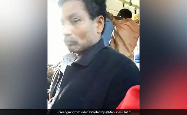 തിരക്കുള്ള ബസ്സില്‍ സ്വയംഭോഗം ചെയ്തയാളെ ക്യാമറയില്‍ പകര്‍ത്തി കൊളെജ് വിദ്യാര്‍ത്ഥിനി; കണ്ടിട്ടും കാണാതെയിരുന്ന് മറ്റ് യാത്രക്കാര്‍