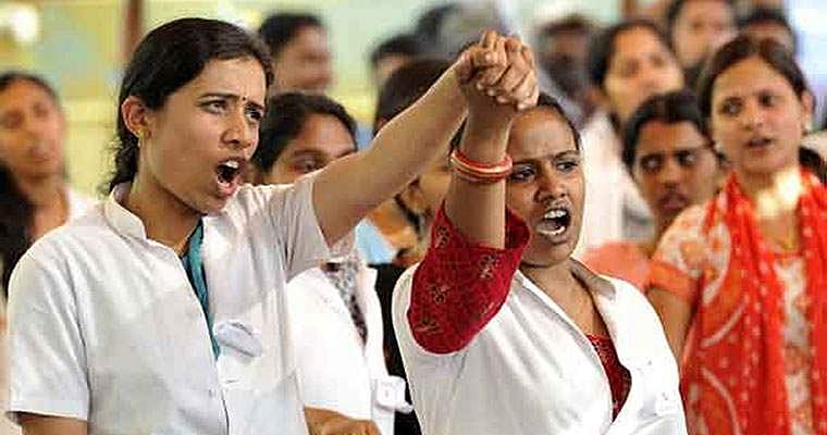 മാനേജ്‌മെന്റുകള്‍ക്ക് തിരിച്ചടി ; നഴ്‌സുമാരുടെ ശമ്പളപരിഷ്‌കരണം സ്റ്റേ ചെയ്യണമെന്ന ആവശ്യം ഹൈക്കോടതി തള്ളി