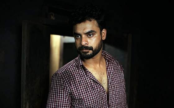 ടോവിനോയുമായി കുതിക്കാന്‍ തീവണ്ടി; പുതിയ ചിത്രത്തിന്റെ മോഷന്‍ പോസ്റ്റര്‍ പുറത്തിറക്കി 
