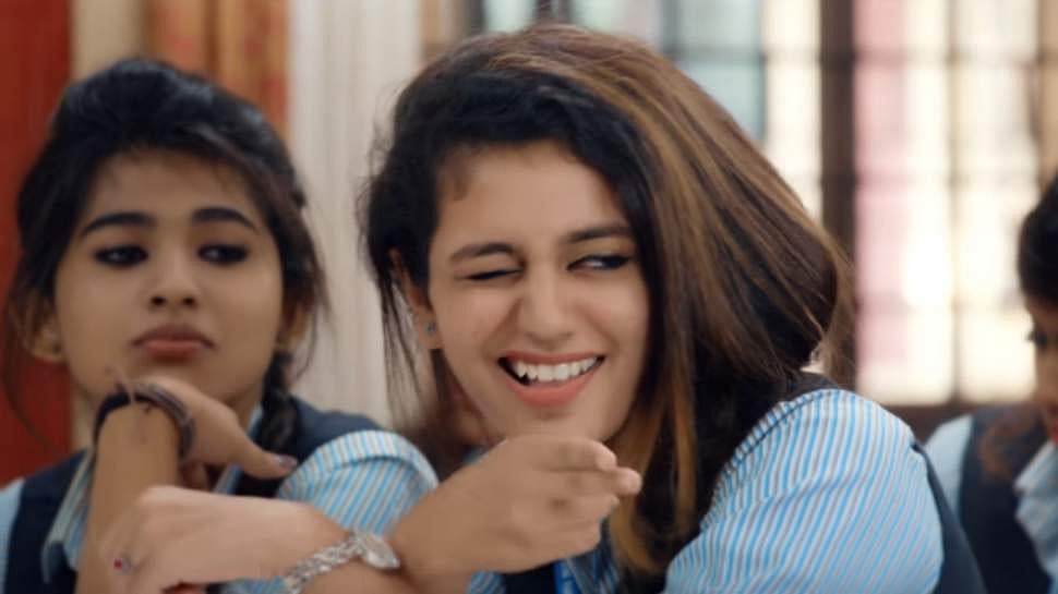 'മാണിക്യമലരായ പൂവി' നിരോധിക്കണമെന്നാവശ്യപ്പെട്ട് സെന്‍സര്‍ ബോര്‍ഡിന് കത്ത്