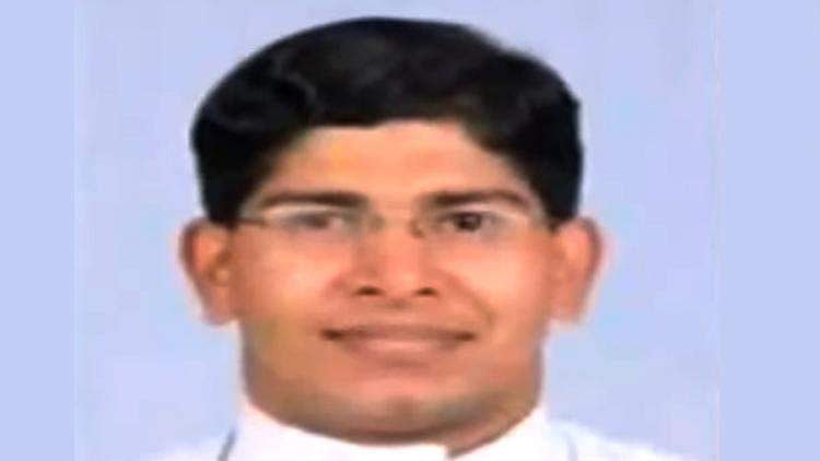 പള്ളിമേടയില് വെച്ച് വിദേശ യുവതിയെ പീഡിപ്പിച്ച സംഭവം: വൈദികന് കോടതിയില് കീഴടങ്ങി