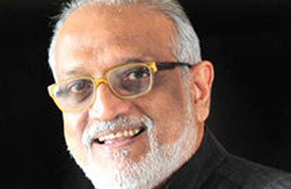 ദേശീയ ഗാനം ആലപിക്കുമ്പോള്‍ എഴുന്നേറ്റുനില്‍ക്കരുതെന്ന് വികെ ശ്രീരാമന്‍