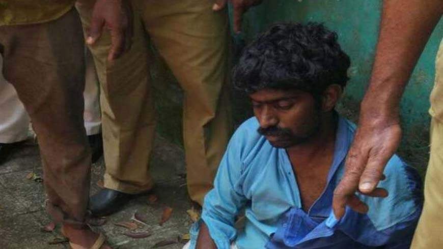 സിംഹക്കൂട്ടില്‍ നിന്ന് സാഹസികമായി യുവാവിനെ രക്ഷിച്ചവര്‍ക്ക് പാരിതോഷികം