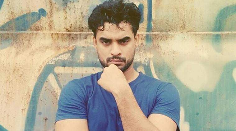 'എല്ലാവരും കണക്കാ... ഞാനും നിങ്ങളും എല്ലാ പാര്‍ട്ടികളും എല്ലാ മതങ്ങളും'; വിമര്‍ശനവുമായി ടോവിനോ തോമസ്