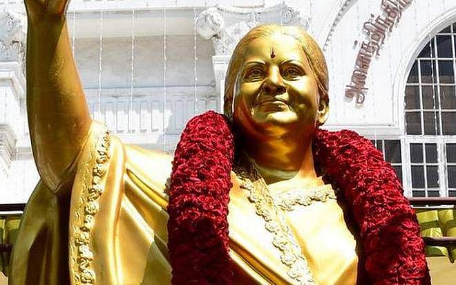 അമ്മയുടെ മുഖച്ഛായയില്ല: എഐഡിഎംകെ ഹെഡ്ക്വാട്ടേഴ്‌സിന് മുന്നിലെ പ്രതിമ മാറ്റാന്‍ തമിഴ്‌നാട് സര്‍ക്കാര്‍