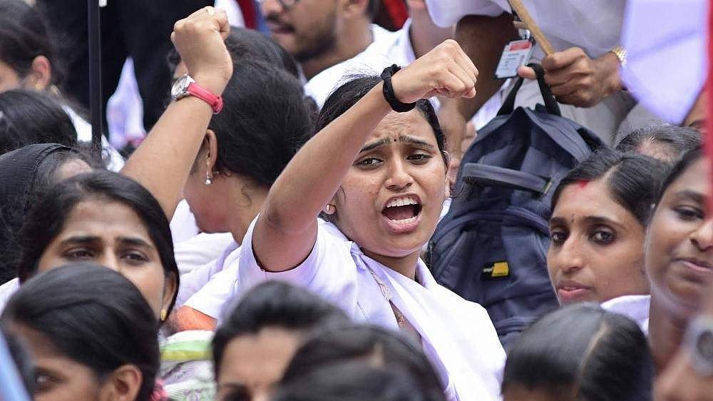 നാളെ സെക്രട്ടറിയറ്റിന് മുന്നില് നഴ്സുമാരുടെ ഏകദിന ഉപവാസം