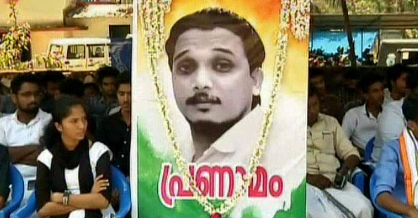 സിബിഐ അന്വേഷണം ആവശ്യപ്പെട്ട് ഷുഹൈബിന്റെ കുടുബം നിരാഹാര സമരത്തിന്