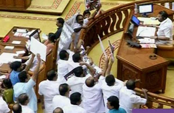 മാന്യമായി സഭ നടത്താനുള്ള സാഹചര്യമില്ലെന്ന് സ്പീക്കര്‍ ; പ്രതിപക്ഷ ബഹളത്തെ തുടര്‍ന്ന് നിയമസഭ ഇന്നത്തേക്ക് പിരിഞ്ഞു