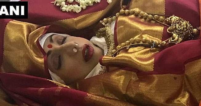 ചുവന്ന പട്ടില്‍, പൊട്ടുകുത്തി അന്ത്യയാത്ര; താരറാണിയ്ക്ക് വിട