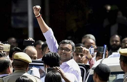 'അദ്ദേഹത്തെ ഉറങ്ങാന്‍ അനുവദിക്കുന്നില്ല, ആരോഗ്യനില മോശമാണ്'; സിബിഐക്കെതിരേ കാര്‍ത്തി ചിദംബരത്തിന്റെ അഭിഭാഷകന്‍