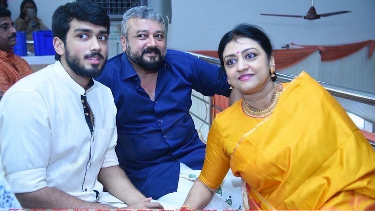 'മകന്റെ മുന്നില്‍ അച്ഛന്‍ ഒന്നുമല്ല'; കണ്ണന്റെ പൂമരം കണ്ട് മനസുനിറച്ച് ജയറാമും പാര്‍വതിയും 
