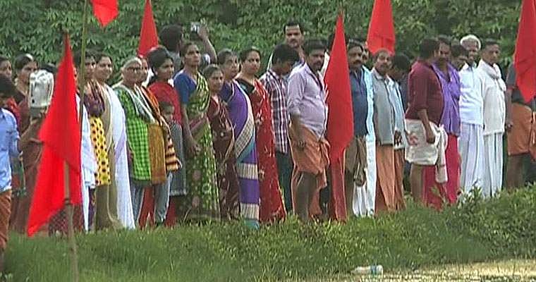 കീഴാറ്റൂരില്‍ വയല്‍ക്കിളികളുടെ സമരം ഇന്ന് ;  സിപിഎം കത്തിച്ച സമരപ്പന്തല്‍ ഇന്ന് വീണ്ടും ഉയര്‍ത്തും