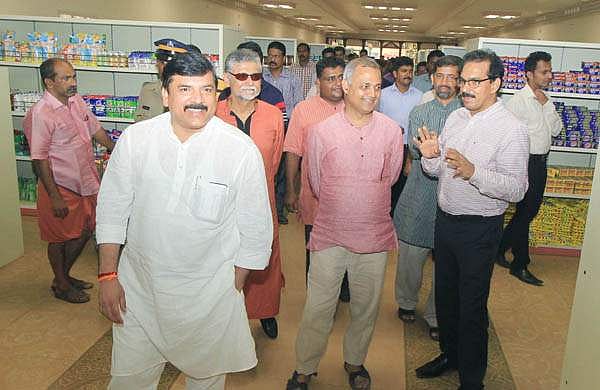 ട്വന്റി 20യെ പ്രശംസിച്ച് ആം ആദ്മി പാര്‍ട്ടി നേതാക്കള്‍, ഡല്‍ഹി ഇതു മാതൃകയാക്കുമെന്ന് സോമനാഥ് ഭാരതി